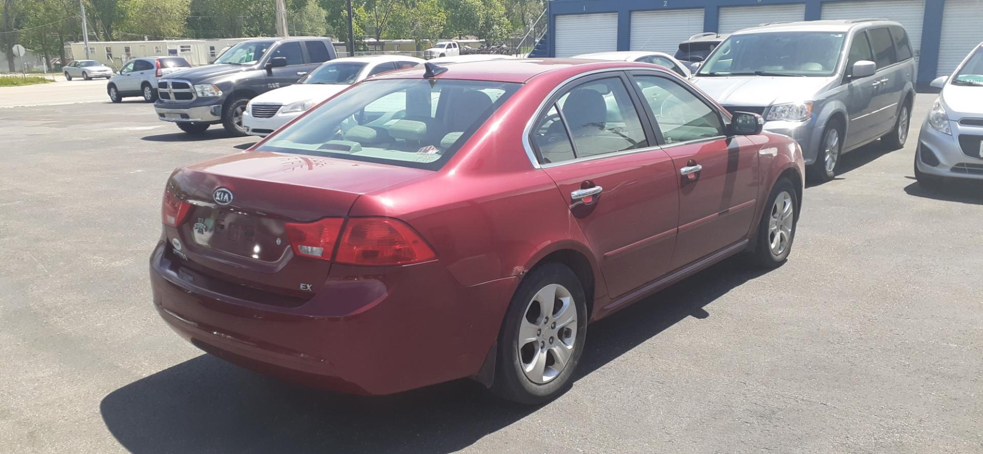 2009 Kia Optima (KNAGE228X95) with an 2.4 4 engine, Automatic transmission, located at 2015 Cambell Street, Rapid City, SD, 57701, (605) 342-8326, 44.066433, -103.191772 - CARFAX AVAILABLE - Photo#3